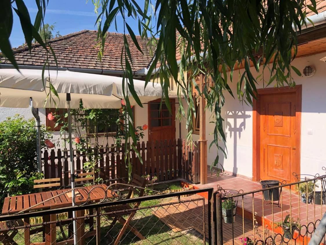Tepke Guesthouse Garab Ngoại thất bức ảnh
